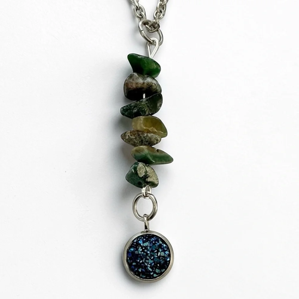 🆕 India Agate Gemstone and Crystal Pendant Necklace